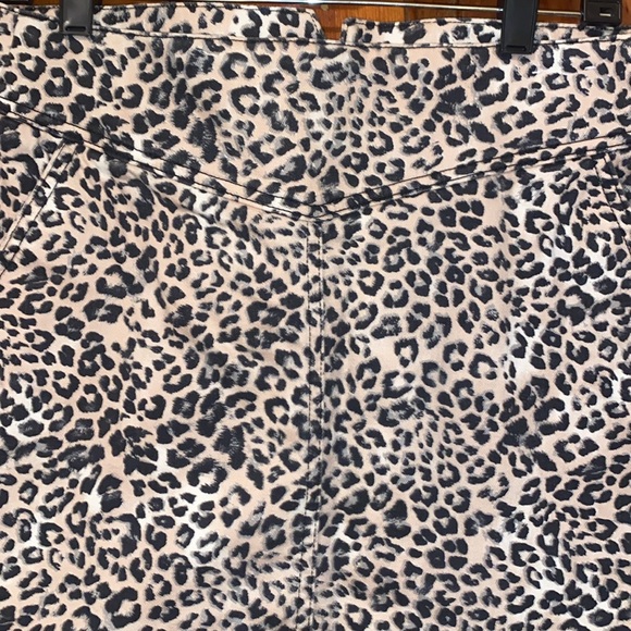 EXPRESS cheetah high waisted skirt - Picture 2 of 5